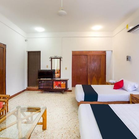 Hotel Adelita Zihuatanejo Buitenkant foto